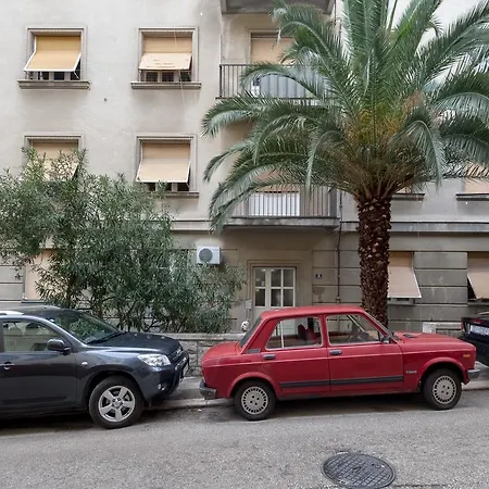 Peacock Apartments Split *