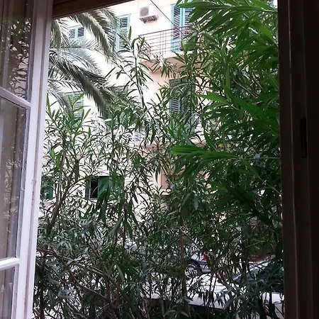 Peacock Apartments Split *
